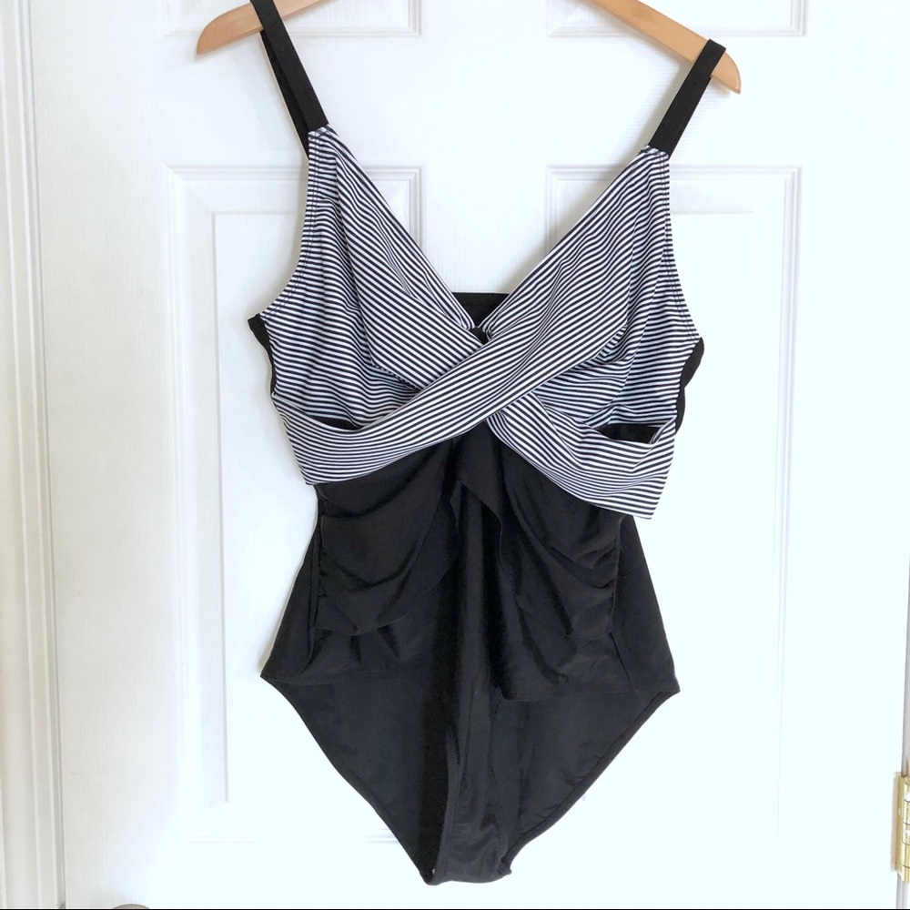 Cupshe black and white stripe swim suit size XL